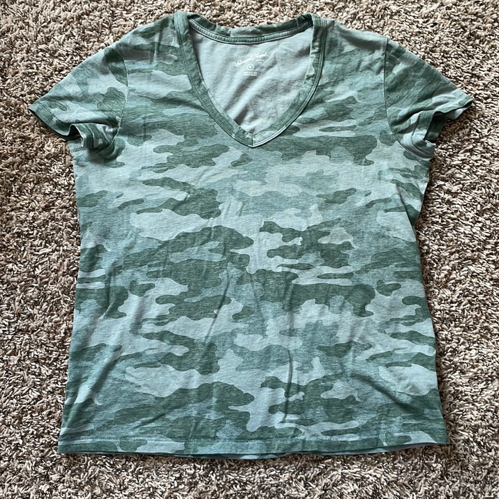 Universal thread goods co. light green army print shirt